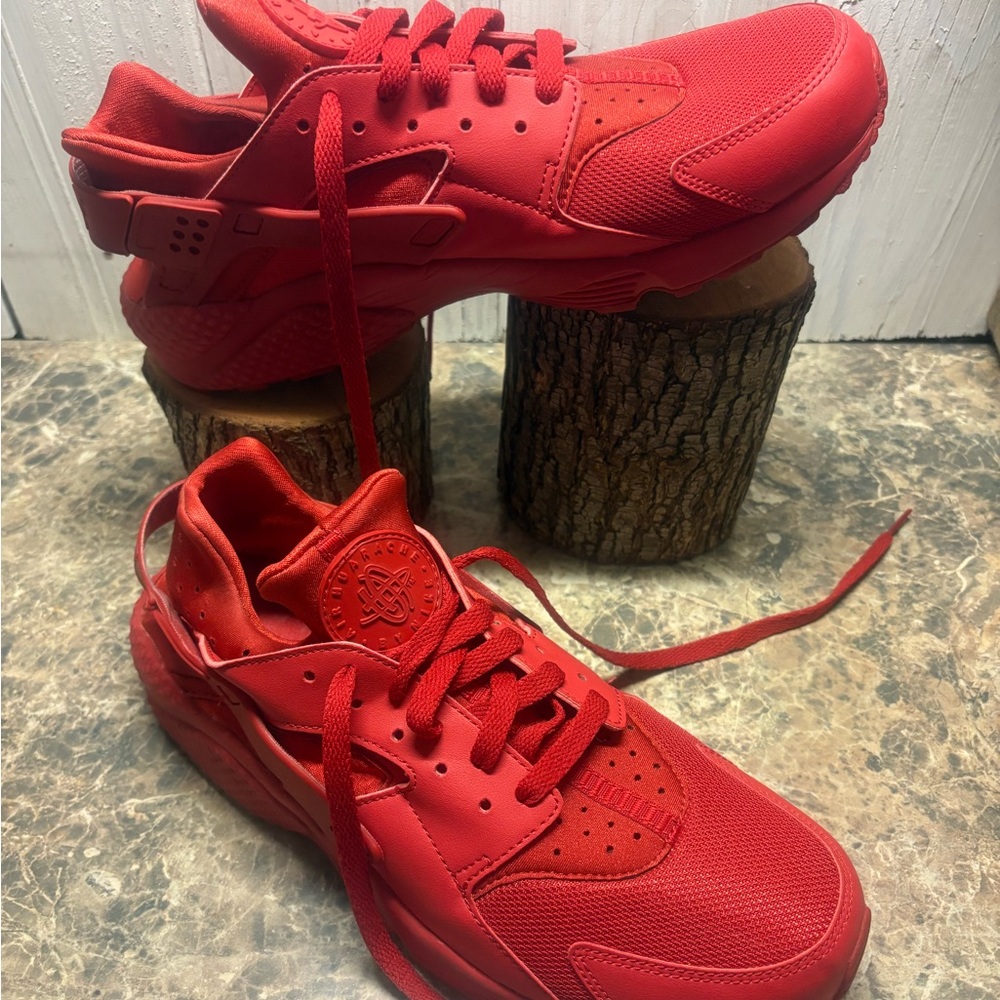 Nike Air Huarache "Varsity Red” Mens athletic shoes